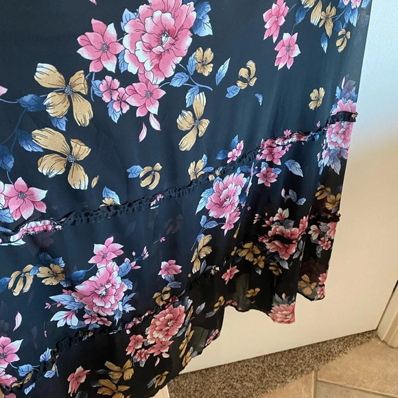 Torrid Maxi Dress, size 0X - Picture 2 of 5